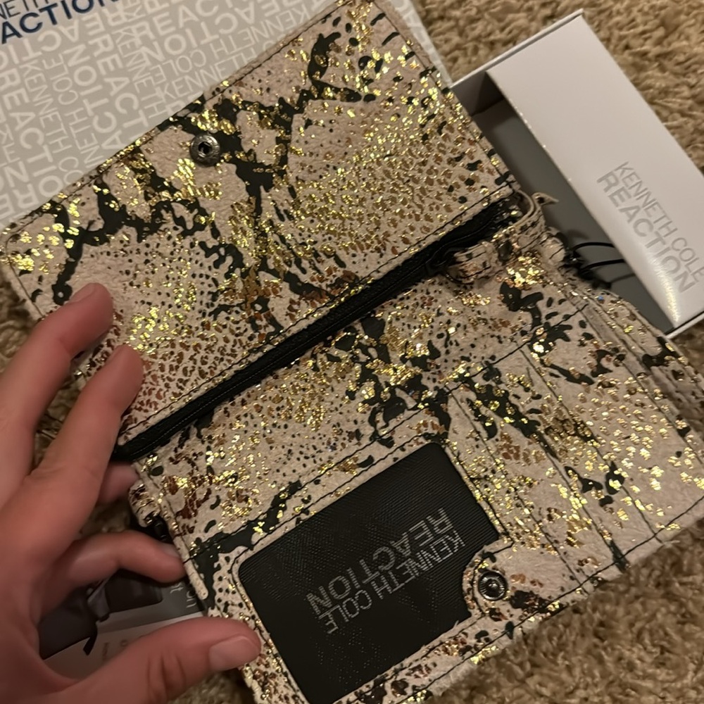 Kenneth Cole wristlet - Picture 4 of 4